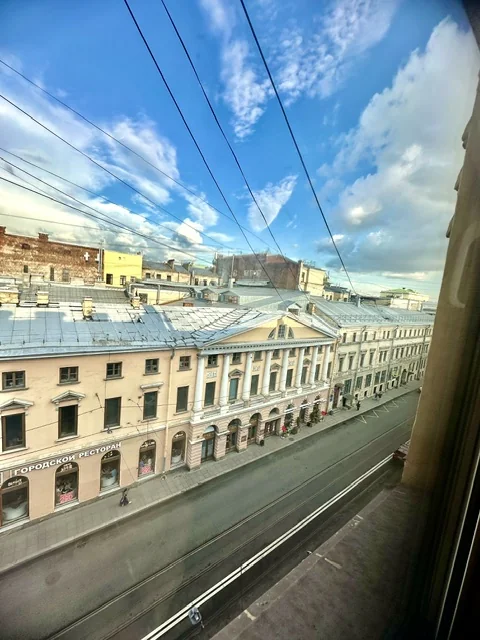 Городская улица из окна студии
